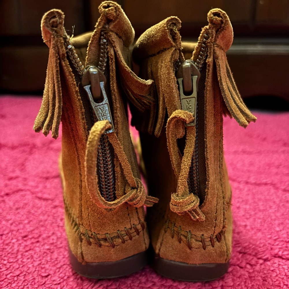 Minnetonka Back Zip Boots - Picture 4 of 6